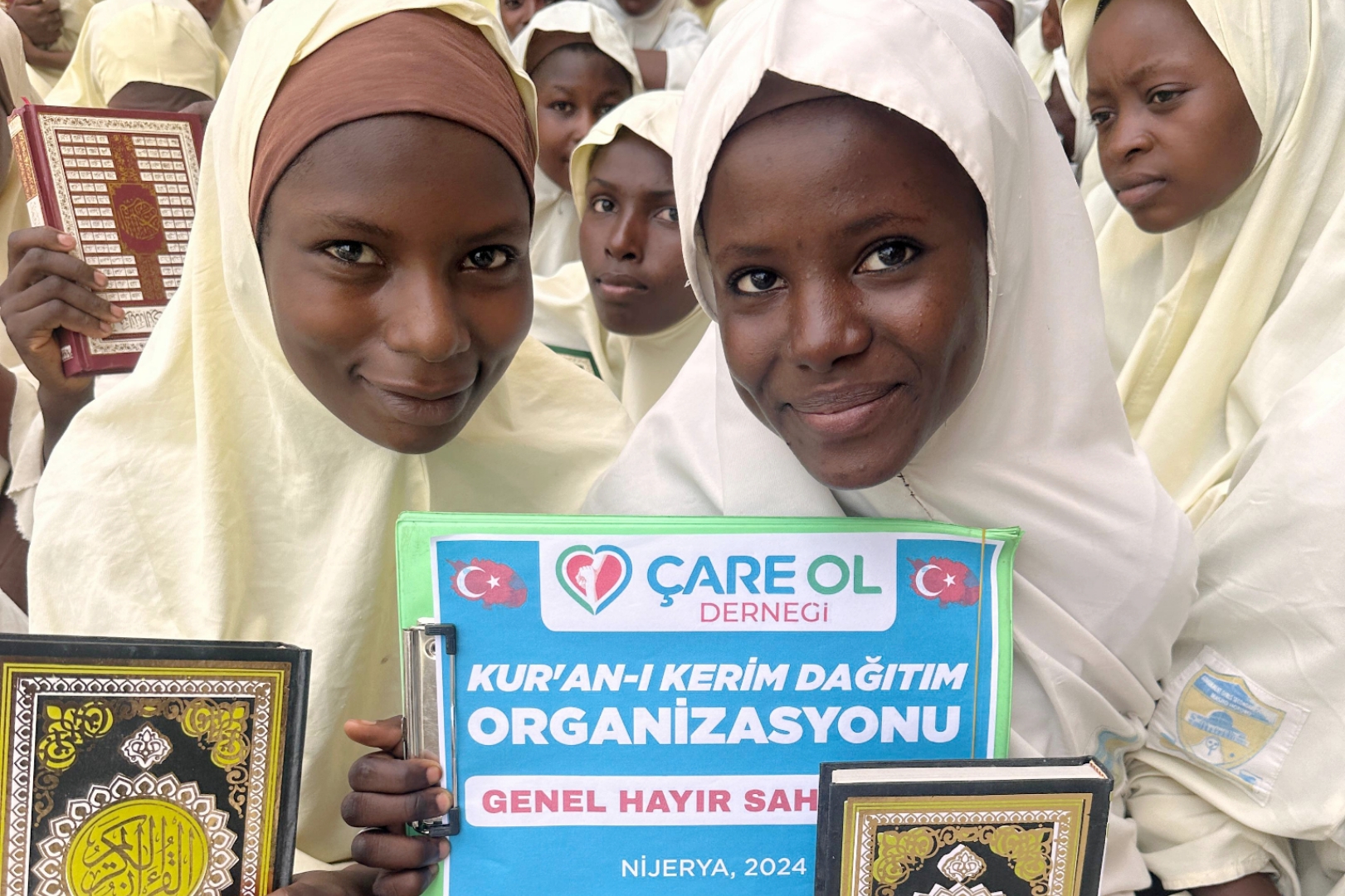 Afrika'daki Medreselere Kur'an-ı Kerim Hediye Ediyoruz