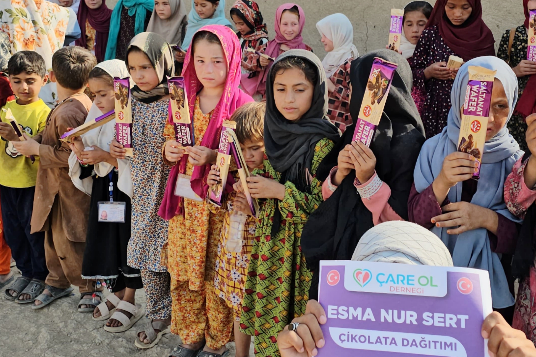 Afganistan’da Çikolata Dağıtımı Gerçekleştirdik