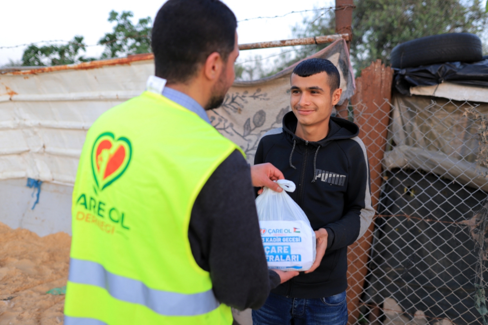 Gazze'de sıcak yemek ikramı yaptık