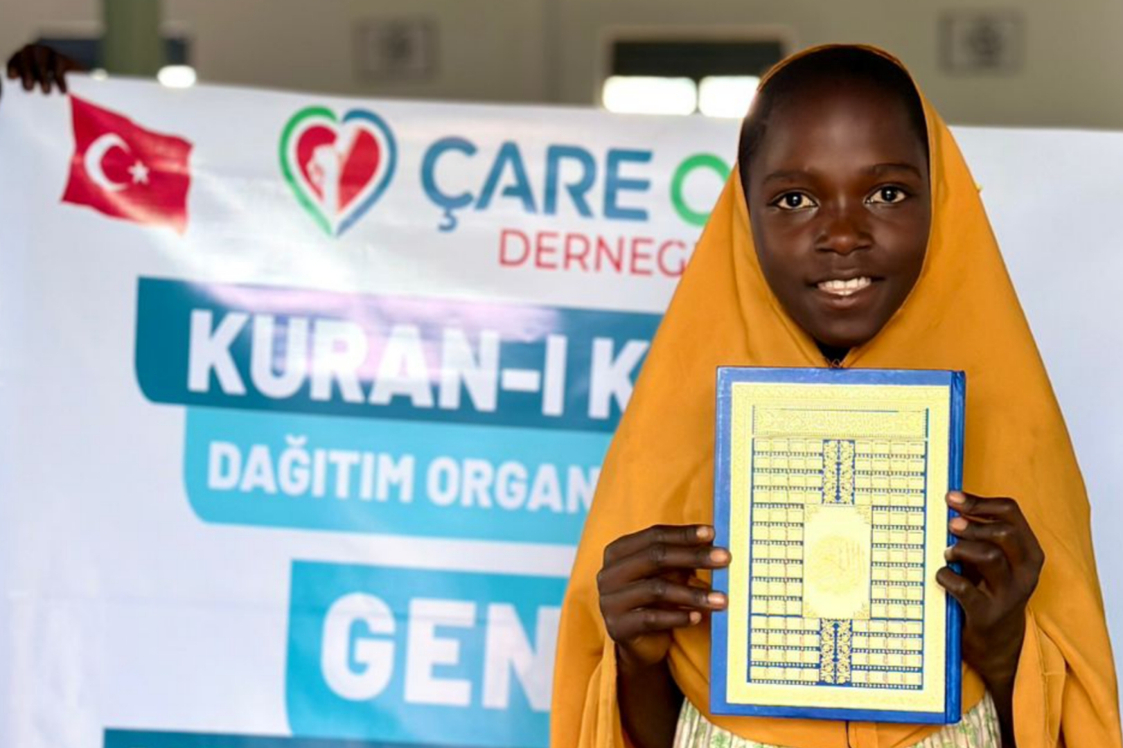 Uganda'da Kur'an-ı Kerim Hediye Ettik