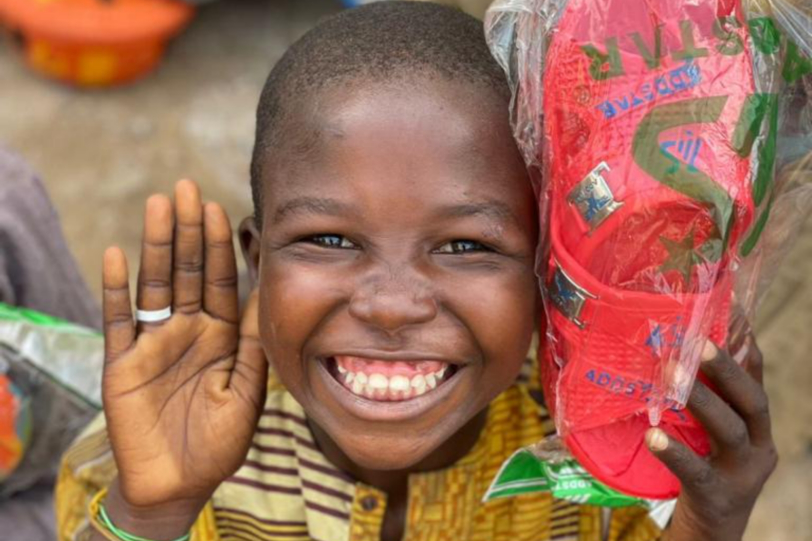 Afrikalı Yetimlere Terlik Hediye Ettik