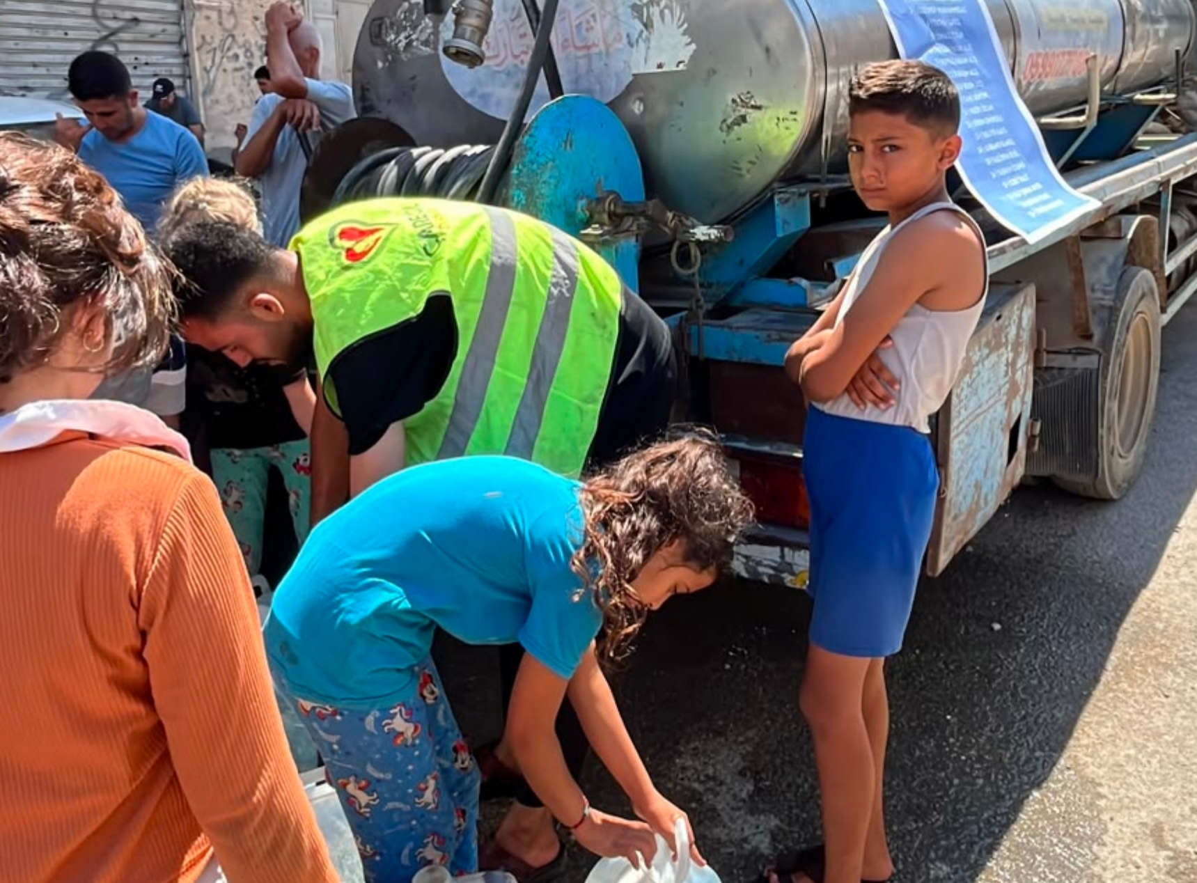 Gazze'de 129. Su Tankerimizi Dağıttık